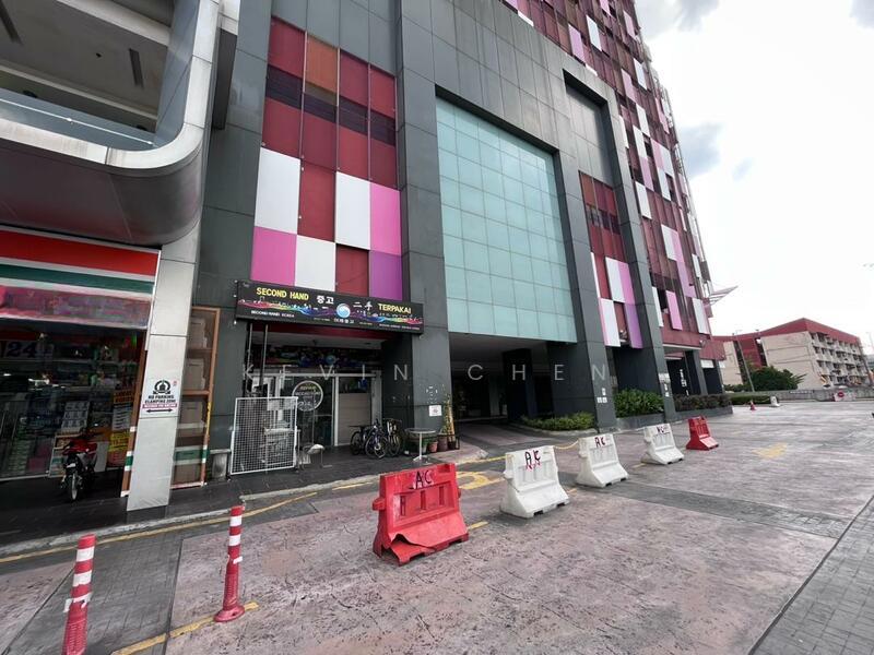 Axis Atrium - 5