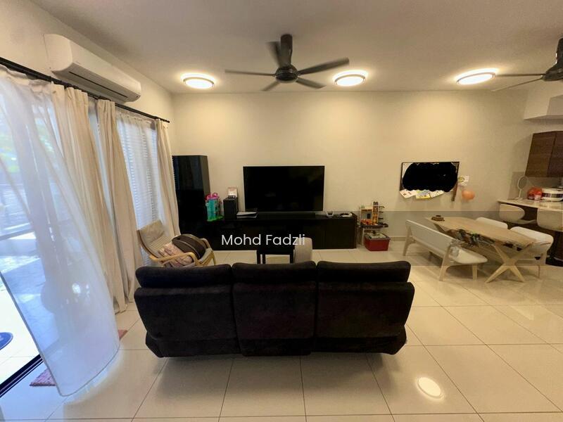 City of Elmina : Elmina Valley 2 - 4