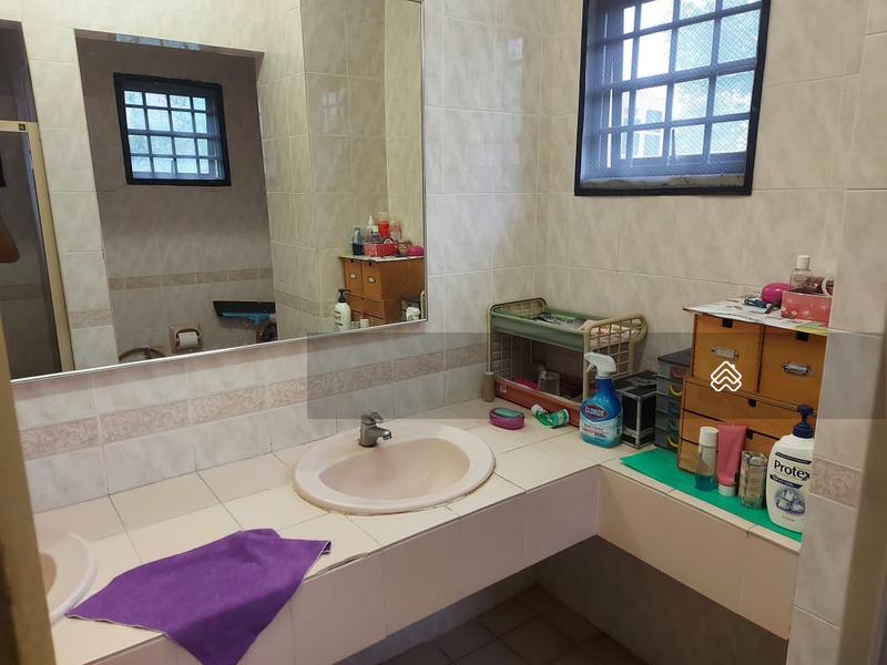 Terrace house at Bukit Jelutong - 5