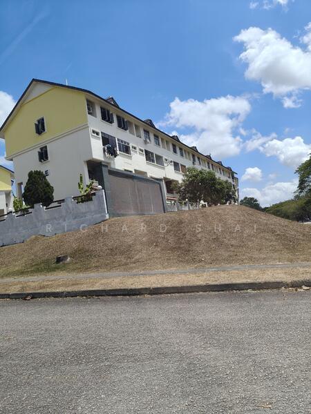 Summer Park Townhouse @ Seri Alam - 1