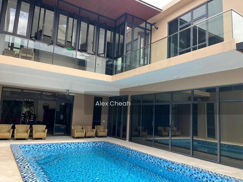 Noble Park Grand Pool Villas East Ledang - 1