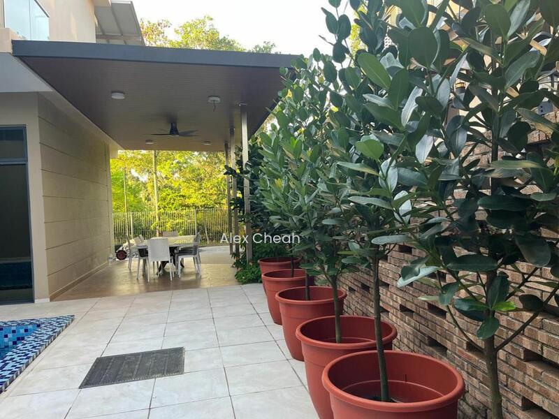 Noble Park Grand Pool Villas East Ledang - 4