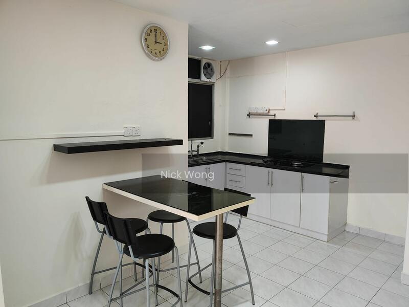 Pangsapuri Merak - 4