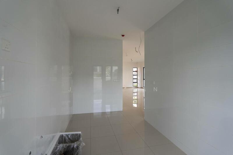 Precinct Arundina - 2
