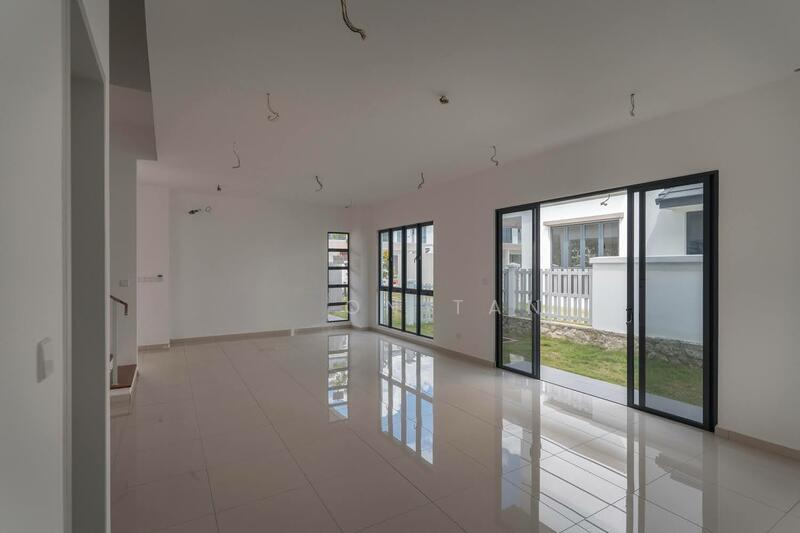 Precinct Arundina - 3