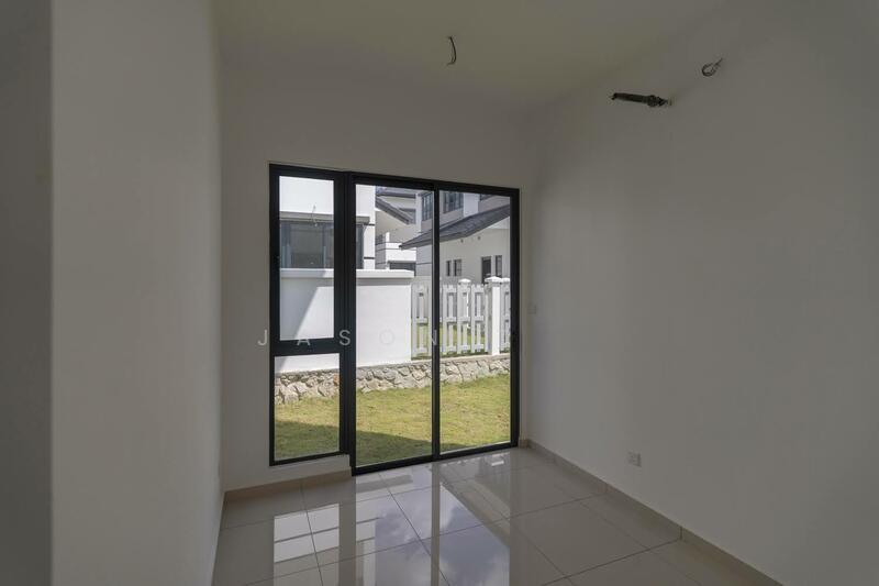 Precinct Arundina - 4