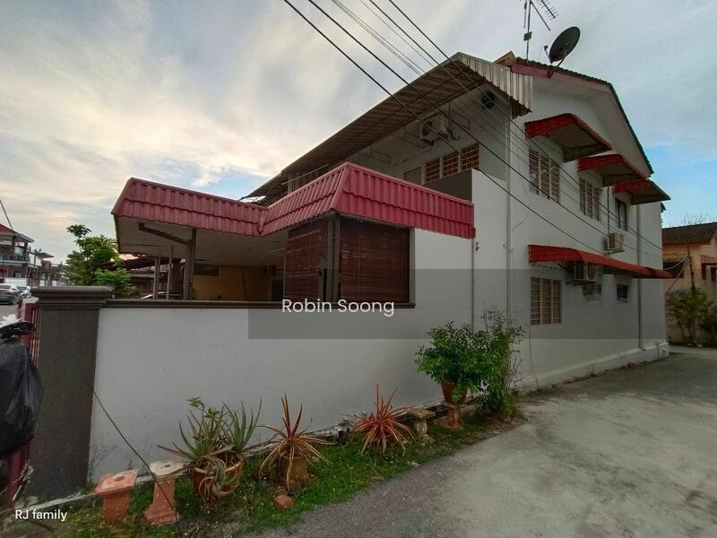 Freehold End-Lot 2 Storey Terrace House at Bukit Beruang - 2
