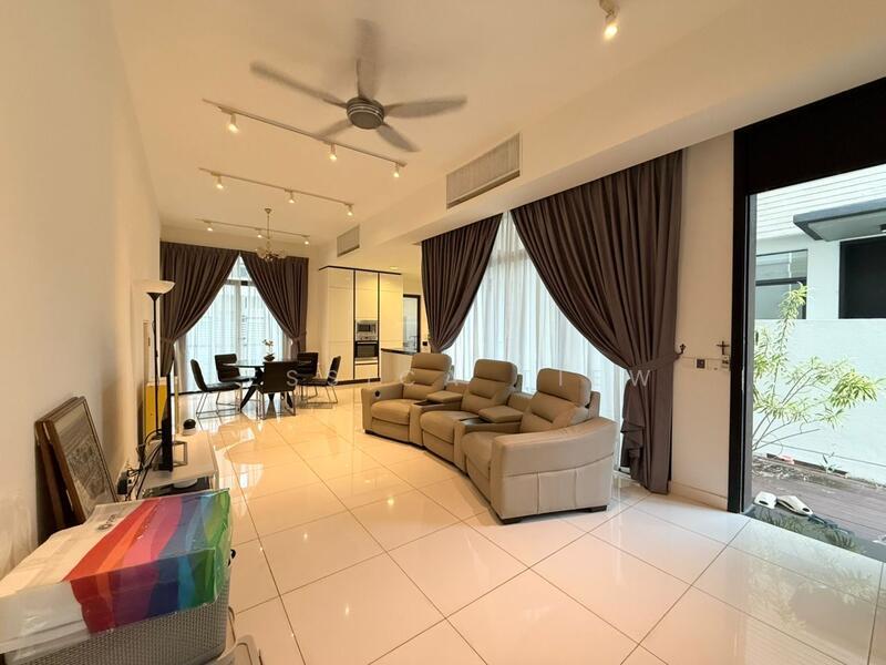 Avira Medini Iskandar - 1