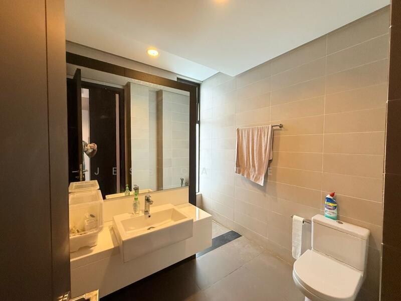 Avira Medini Iskandar - 2