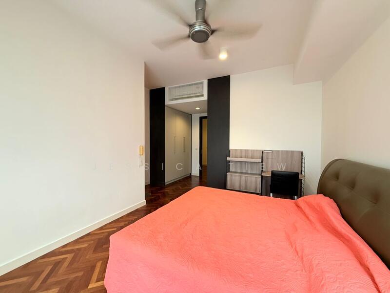 Avira Medini Iskandar - 4