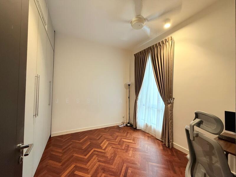 Avira Medini Iskandar - 3