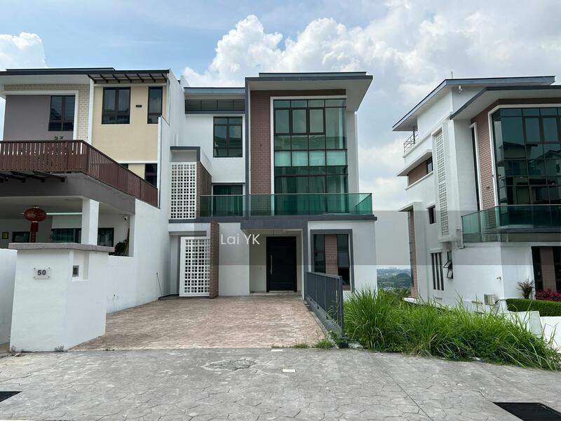 Semi-D house at Putra Heights - 1
