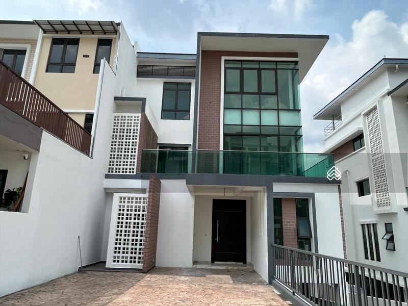 Semi-D house at Putra Heights - 2