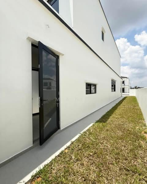 RESIDENSI BOTANI 3 - 5