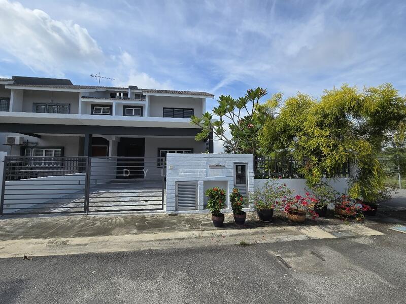 Laurel @ Laman View - 1