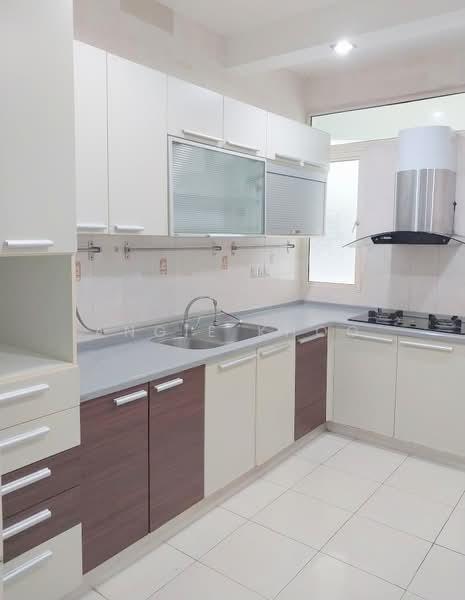Regency Heights Condo - 4