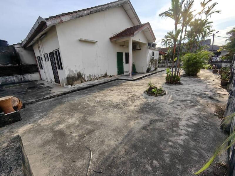 Taman Desa Jasmin Nilai - 2