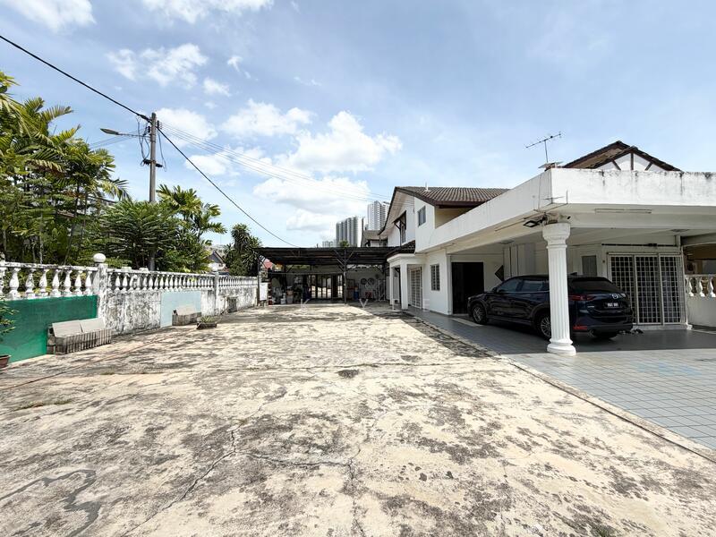 Corner Lot House at Bandar Baru Sri Petaling - 2