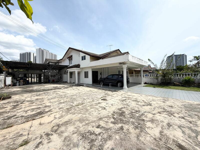 Corner Lot House at Bandar Baru Sri Petaling - 1
