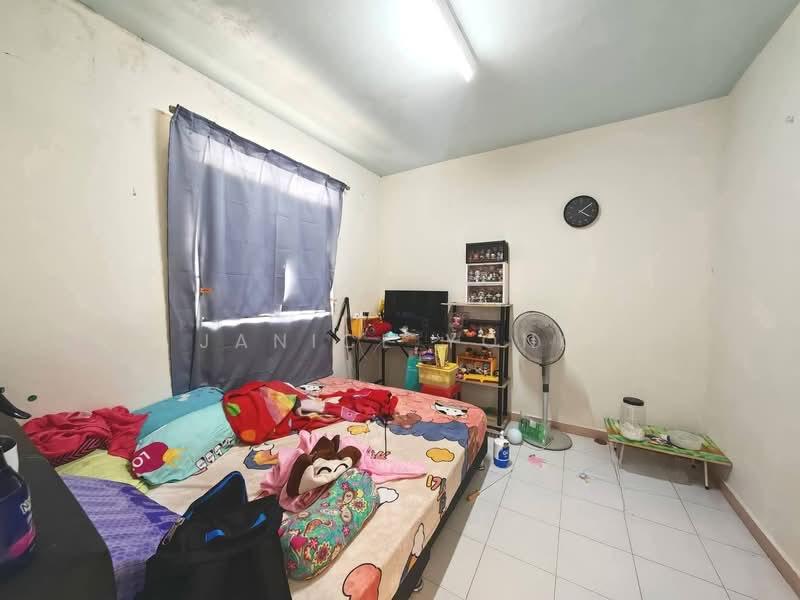 Flat Taman Ungku Tun Aminah - 3