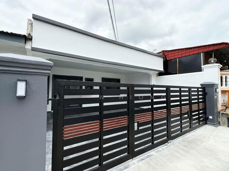 Jalan Laksamana@Taman Ungku Tun Aminah - 1