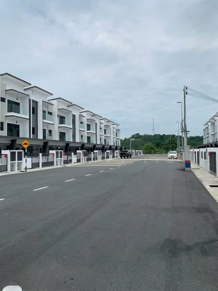 28 Residence 3 storey Town House, 43900 Sepang, Selangor - 4