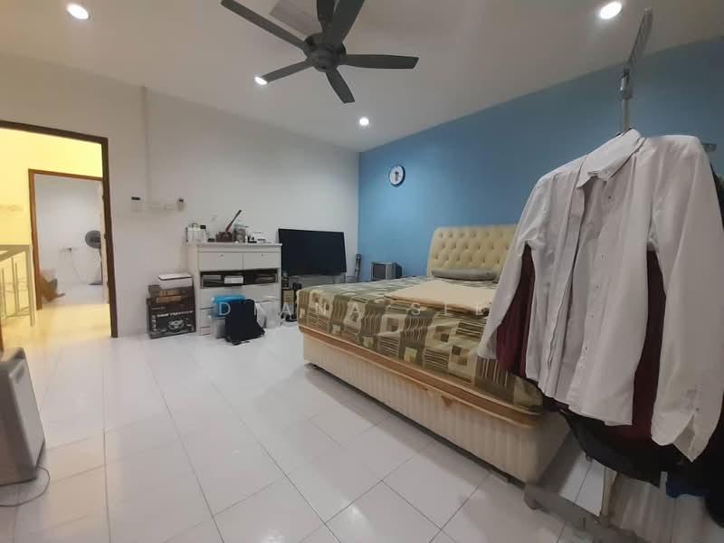 Bandar Bukit Tinggi 2 - 4