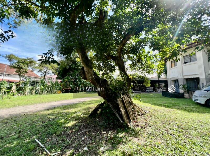 LAND SALE WITH 2 STOREY OLD BUNGALOW WITH BIG COMPOUND AT PULAU TIKUS 1.062 ACRE - 4