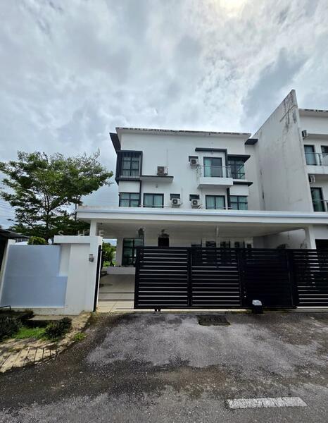 Huge 3 Storey Semi D with Private Pool and Private Lift @ Lorong Lapangan Terbang - 1