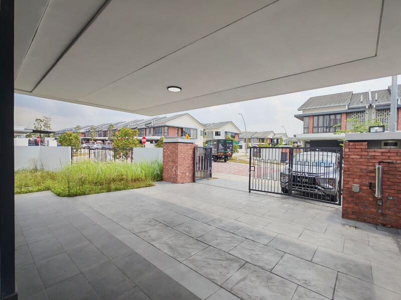 City of Elmina : Elmina Valley 2 - 3