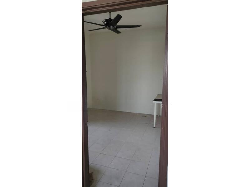 Pangsapuri Indahria - 4