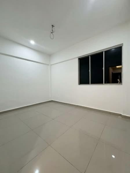 Flat Taman Perling - 3