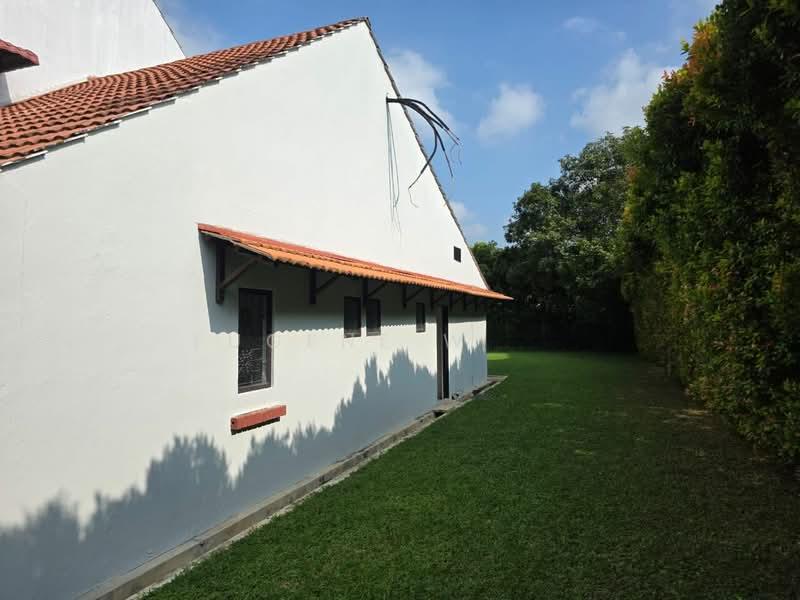 Bungalow at Taman U Thant - 5