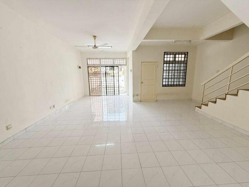 Ulu Tiram Taman Puteri Wangsa Nice Design 2 Storey Terrace 4bed - 1