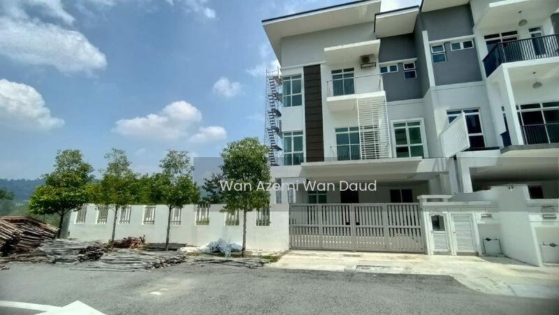 Corner Unit 3 Storey Superlink Puncak Indah Ampang - 1