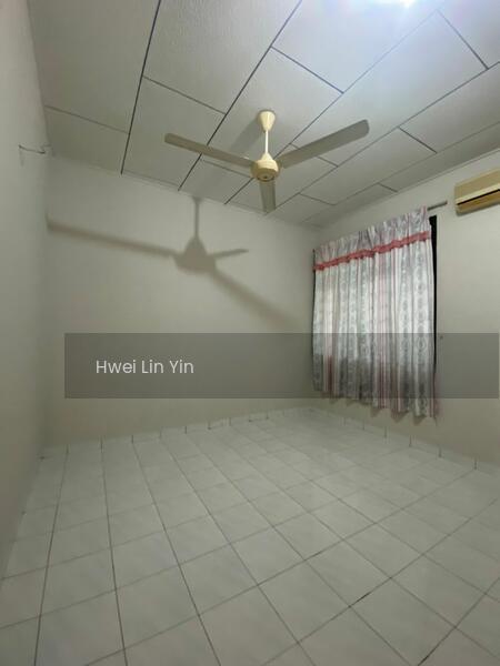 Semi-D house in Taman Bagan Lalang - 4