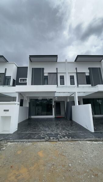 Rumah Teres Dua Tingkat di Kulim - 1