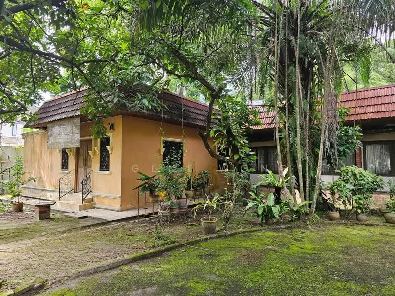 Bungalow at Taman U Thant - 3