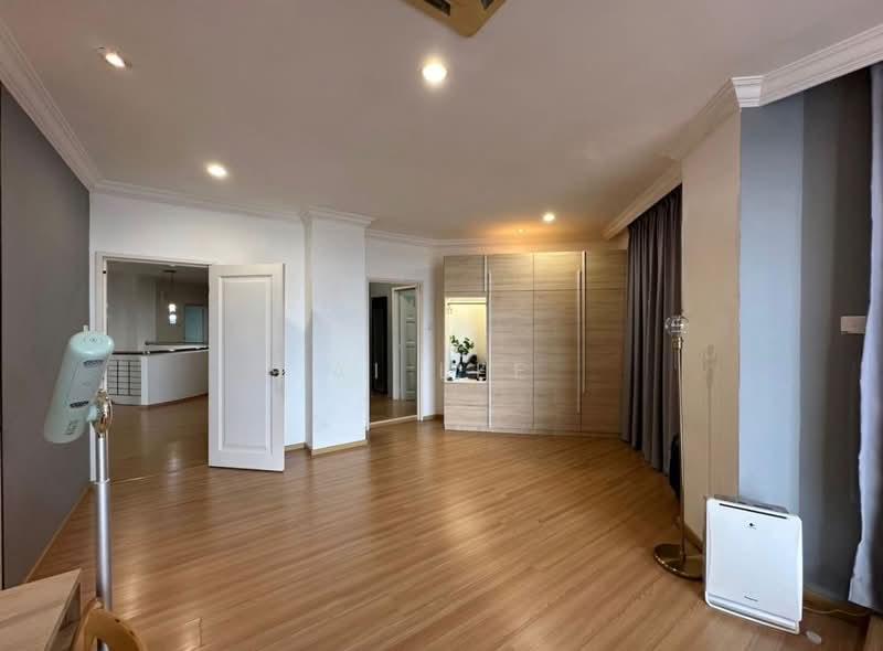 De Summit Condominium - 2