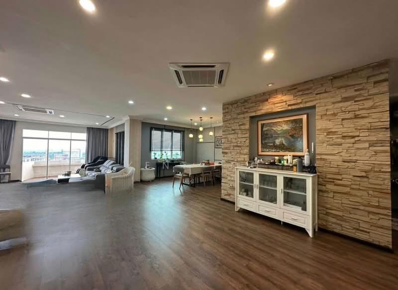 De Summit Condominium - 2