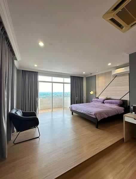 De Summit Condominium - 4