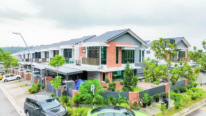 Elmina Valley 3 - 5