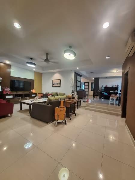 Overseas Union Garden (Taman OUG) - 1