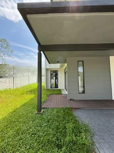 Avira Medini Iskandar - 3