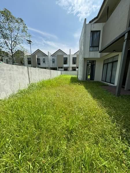 Avira Medini Iskandar - 5