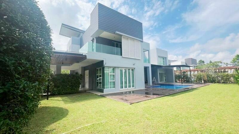 Noble Park Grand Pool Villas East Ledang - 1