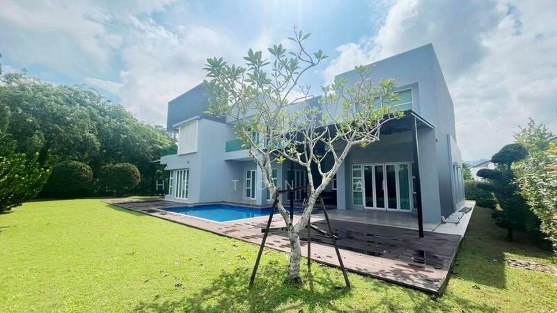 Noble Park Grand Pool Villas East Ledang - 2