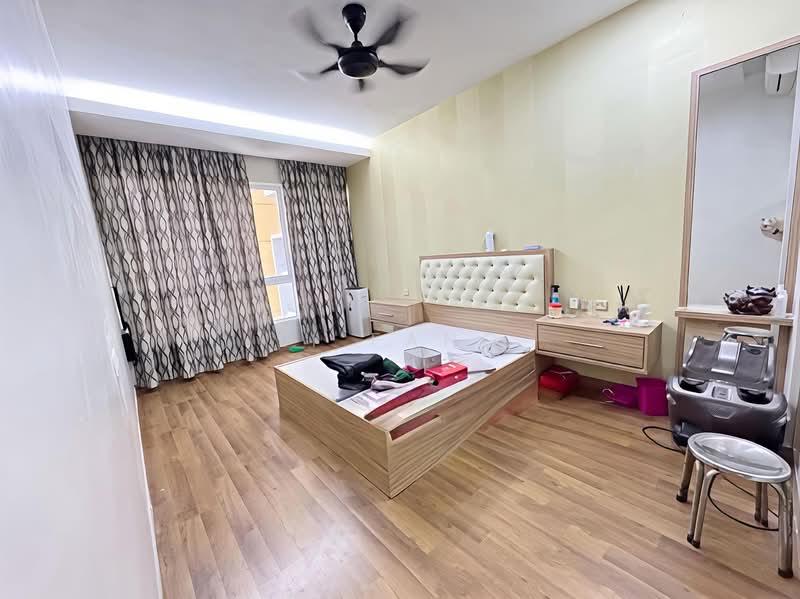 Central Park condominium - 4