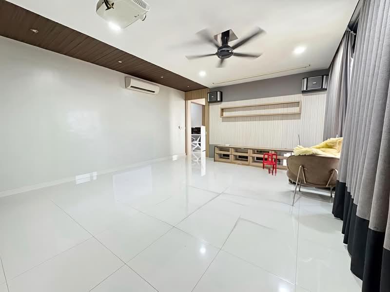 Central Park condominium - 5