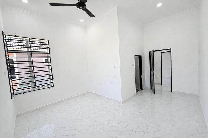 Banglo Setingkat 4 Bilik @ Kampung Alor Tapah, Bukit Gading, Tanah Merah - 2